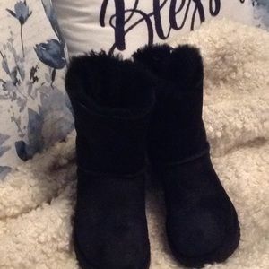 UGGS (Black)